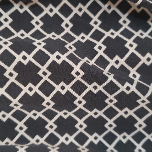 Silk sleeveless blouse. - Picture 2 of 3